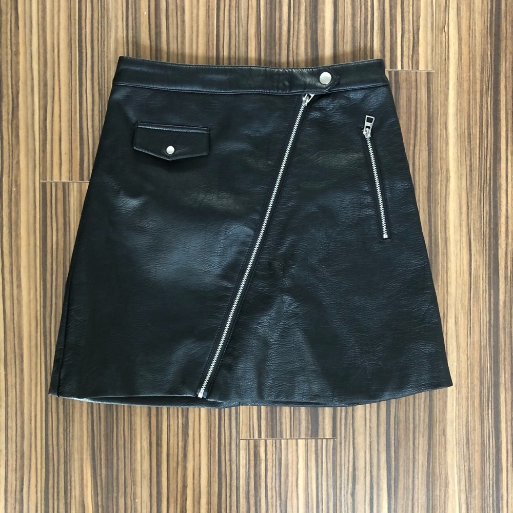 H&M size 2 faux leather skirt